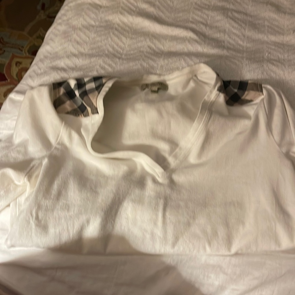 Burberry white v neck short sleeve shirt